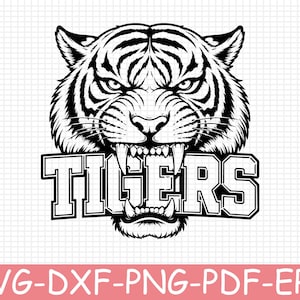 Puede incluir: Una ilustración gráfica en blanco y negro de una cabeza de tigre gruñendo con colmillos expuestos. La palabra TIGERS está impresa en una fuente de estilo bloque en negrita sobre la parte inferior de la cara del tigre, parcialmente oculta.