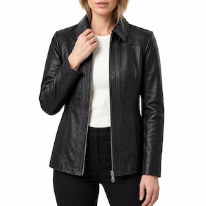 Schwarze Leder-Motorradjacke, echter Reißverschluss vorne und Hemdkragen