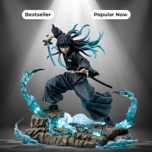 Peut inclure: Une figurine de style anime représentant un personnage aux longs cheveux noirs avec des pointes bleu sarcelle, portant un uniforme sombre, tenant une épée bleue, sur un socle rocheux avec des effets d'énergie bleue. Texte : Bestseller et Popular Now.