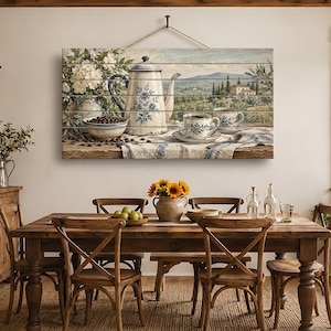 Stampa su legno di una caffettiera, decorazione murale con stoviglie floreali blu, decorazione da parete in vero legno per cucina in stile country.