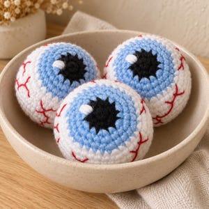 Crochet Eyeball Pattern PDF, Bloody Halloween Amigurumi, Realistic Bloodshot Eye for Beginners, Spooky Decor