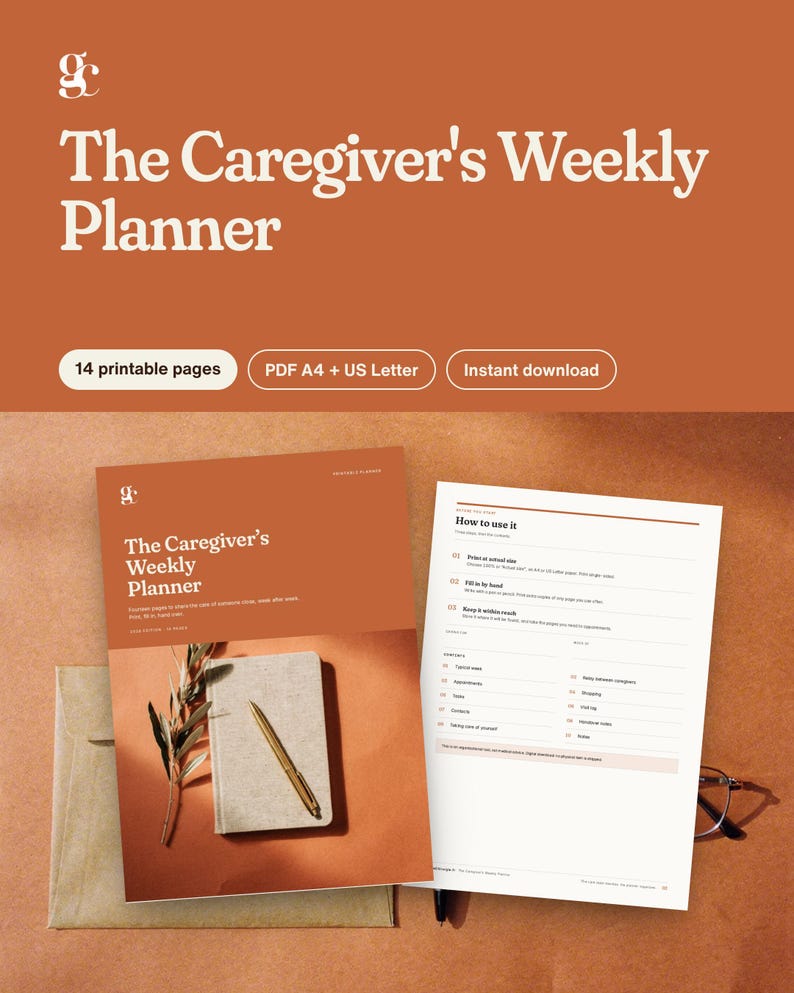 Puede incluir: Un planificador semanal imprimible titulado The Caregiver's Weekly Planner con 14 p&aacute;ginas en formatos PDF A4 y US Letter. El documento presenta una portada color terracota con un cuaderno y un bol&iacute;grafo, y una p&aacute;gina de instrucciones How to use it.