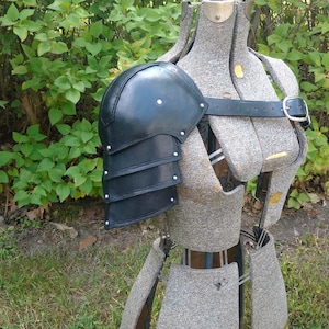 Skirmisher&#39;s Leather Pauldron Leather Armor
