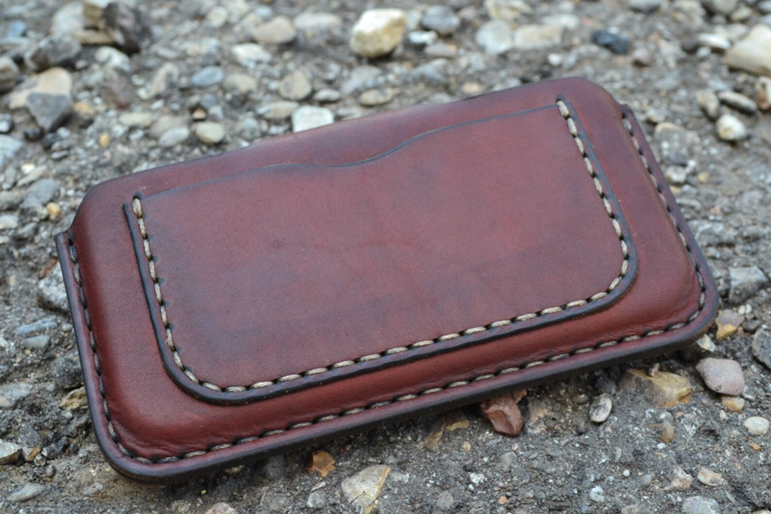 Лашманов чехлы. Кожаный футляр для телефона. Чехол кожаный самсунг s10+. Чехол работа. Чехол работа.