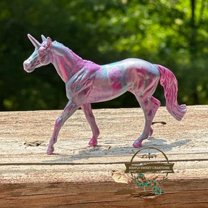 Breyer Stablemate Modell Pferd Custom Original Handbemalt Unikat metallic weiß, blau, lila, silber Marmor laufend