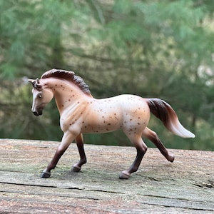 Breyer horse stablemate cantering Warmblood Sport Horse Breyerfest SR Maifeld Best of BreyerFest Series 3