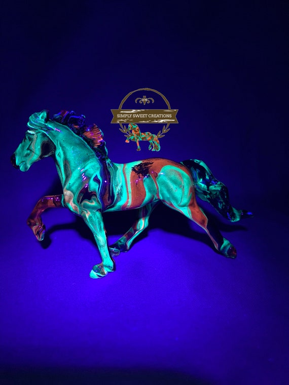 Glow In The Dark Breyer Stablemate Model Horse Blacklight "Rave