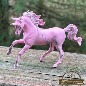 Breyer Stablemate Modell Pferd Custom Original Handbemaltes One Of A Kind rosa, weiß, silber Magnolia