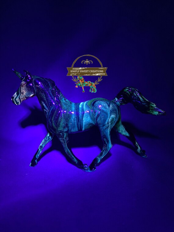 Glow In The Dark Breyer Stablemate Model Horse Blacklight "Rave