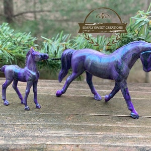 Breyer Stablemate Modell Pferd Custom Original handbemalt Unikat Purpur, Schwarz, Silber und Glitzer Trabrennen Warmblut
