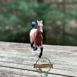 Breyer Pferd, Appaloosa, galoppierendes Fohlen, produziert von 2002-2005