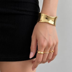 Bracciale rigido vistoso color oro, bracciale ampio scultoreo, acciaio inossidabile placcato oro 18 carati, bracciale massiccio moderno, regalo per lei