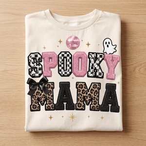 Spooky Mama PNG, Retro-Halloween-Chenille-Patch-Design, Leopardenmuster- und Schachbrettmuster-Sublimationsdatei, Pink Disco Ball Ghost Grafik digital