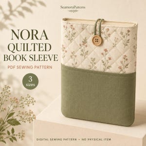 Peut inclure: Une housse de livre matelassée en tissu crème à motif floral et une poche vert olive unie. La housse est fermée par une boucle et un bouton en bois. Le texte sur l'image indique NORA QUILTED BOOK SLEEVE PDF SEWING PATTERN.