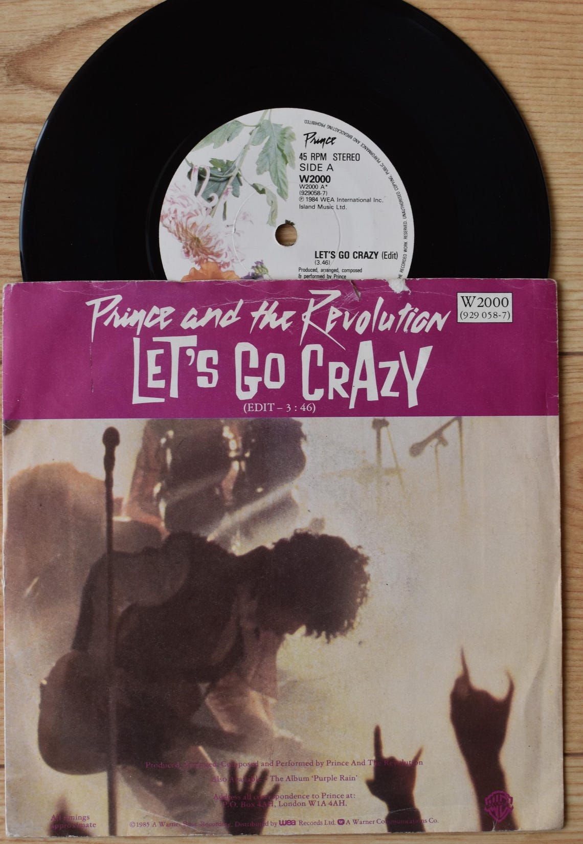 Prince & the Revolution - Let's Go Crazy / Take Me With U 1985 UK original vintage 7" Single 45 RPM Vinyl Record, foto 4 di 5