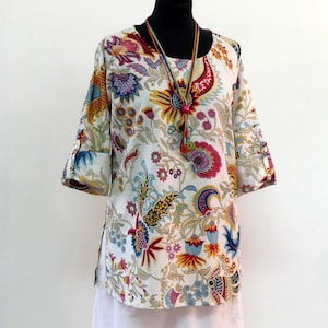 White TUNIC TEESHIRT in lightweight cotton with multicolored paisley print and long sleeves zdjęcie 1