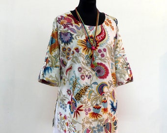 TUNICA TEESHIRT bianca in cotone leggero con stampa paisley multicolore a maniche lunghe, bianca