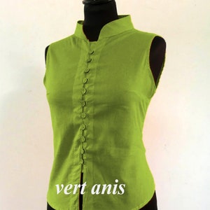 WOMEN'S CORSAGE top with a high collar with straps and buttons