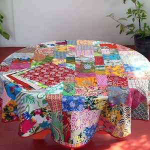 Tablecloth patchwork Round for table of 6 in red and multicolored cotton