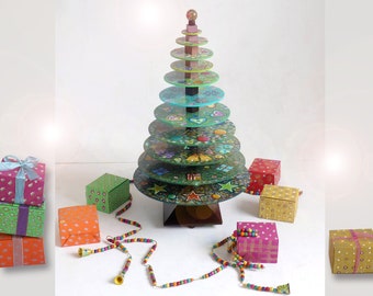 Christmas tree in round cut wood painted green and multicolored removable and reassembled at will