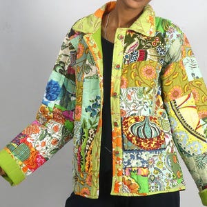 SHORT FLEECE JACKET Women's jacket in green and multicolor cotton patchwork Lined jacket buttoned on the front Mid-season jacket