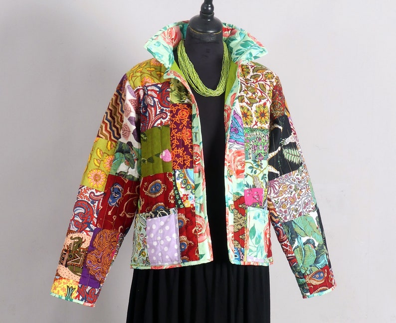 VESTE COURTE molletonnée Veste femme en patchwork de coton MULTICOLORE Veste doublée boutonnée sur le devant Veste mi-saison femme image 3