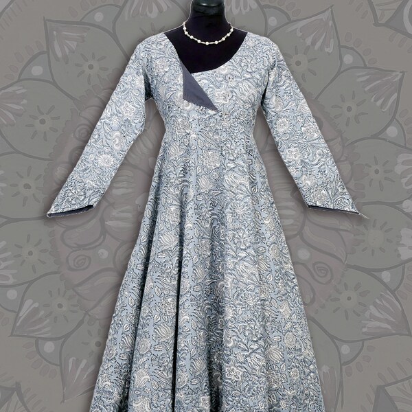 ROBE midi MONGOLIA  taille haute en coton   imprimé blanc et gris avec jupe froncée et corsage boutonné à  manches longues