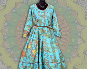 ROBE midi MONGOLIA  taille haute en coton bleu   imprimé fleurs avec jupe froncée et corsage boutonné à  manches longues