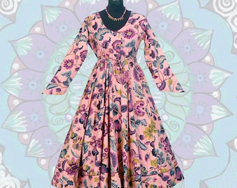 ROBE midi MONGOLIA  taille haute en coton rose  imprimé avec jupe froncée et corsage boutonné à  manches longues