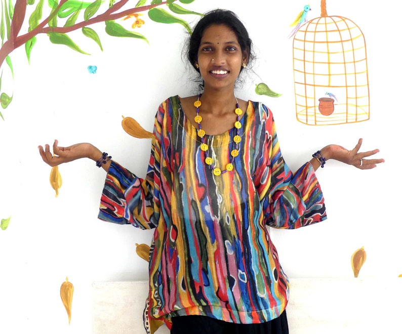 Round neck top tunic in modal silk with lines design after an original painting by the Bindu art school