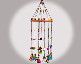 MOBILE SUSPENSION CARROUSSEL  poupées décoratif multicolore en tissu et perles à suspendre  dans la maison ou le jardin