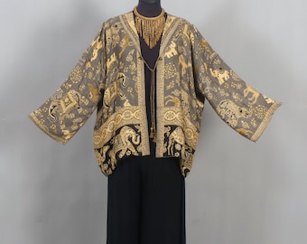 Veste large et légère en viscose souple et douce  grise et beige à motifs ethniques Indiens avec poches sur le devant