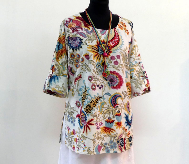 White TUNIC TEESHIRT in lightweight cotton with multicolored paisley print and long sleeves zdjęcie 1