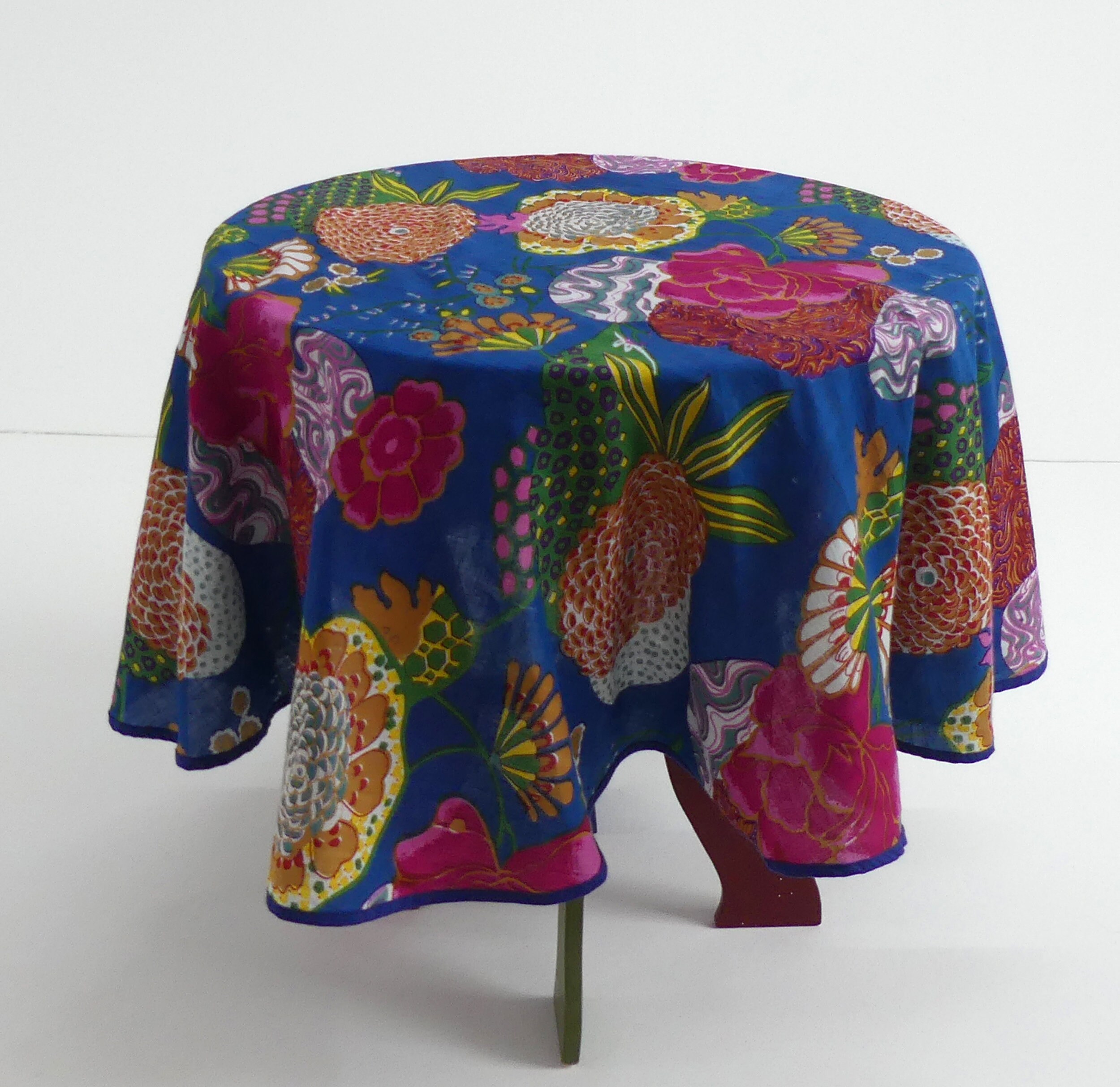 Small round tablecloth 110 cm in diameter in green red blue Etsy