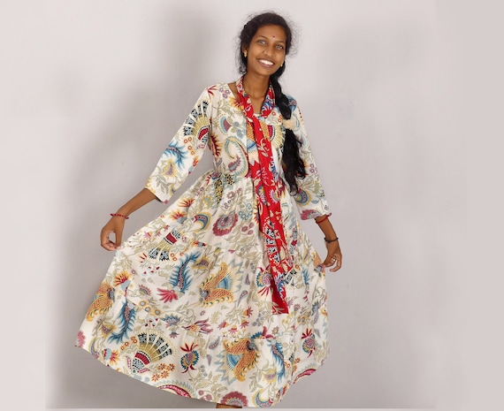 ROBE MI LONGUE a manches trois quarts motif paisley avec jupe froncee 3 volants sur un corsage a manches trois quarts white Etsy France