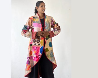 Veelkleurige geklede jas van gaudri-katoen met abstracte patronen, effen beige voering