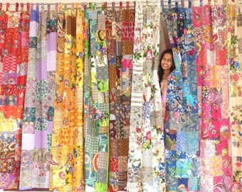 Mehrfarbiger Patchwork-Vorhang – maßgefertigter Baumwollvorhang mit einfarbigem Futter, das zum Patchwork-Design passt.