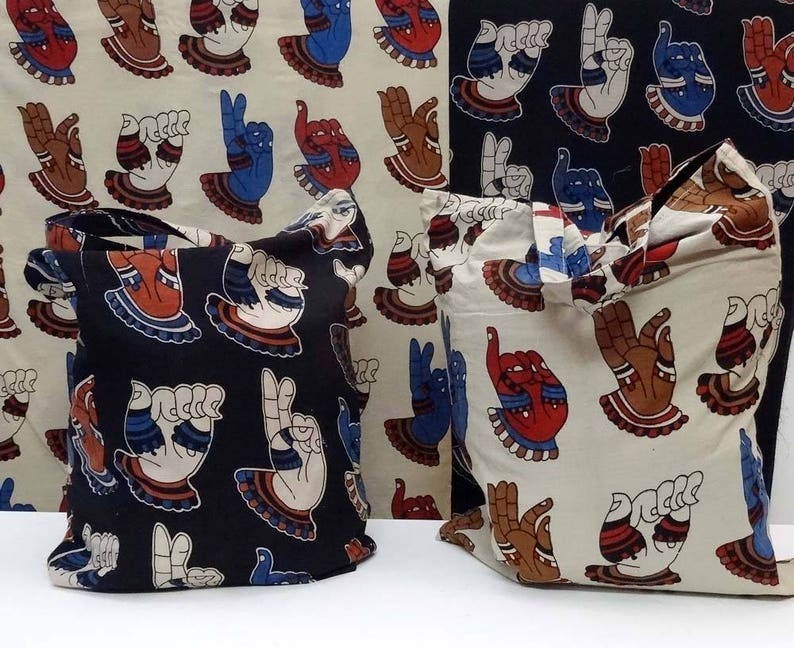 Tote bag in white or black cotton printed with 4 mudras from BARATA NATYAM.