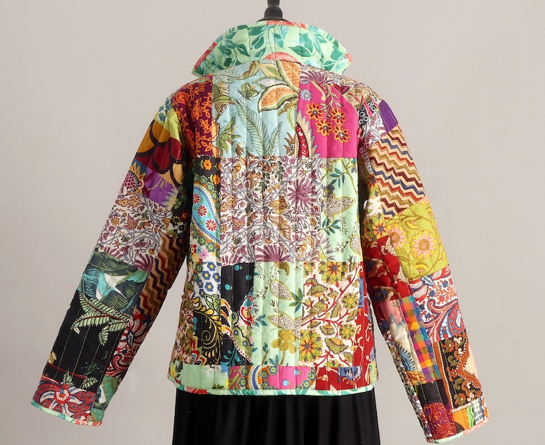 VESTE COURTE molletonnée Veste femme en patchwork de coton MULTICOLORE Veste doublée boutonnée sur le devant Veste mi-saison femme image 2