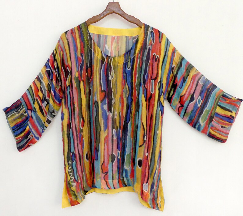 Round neck top tunic in modal silk with lines design after an original painting by the Bindu art school