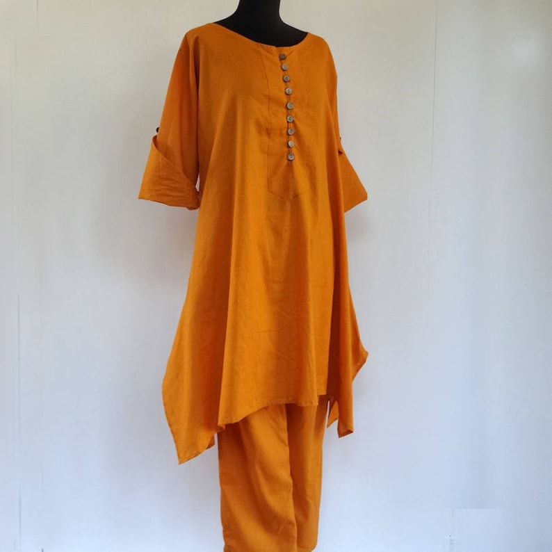 Tunica lunga da donna in cotone tinta unita arancione e girocollo e bottone frontale sulla tunica, zafferano immagine 4