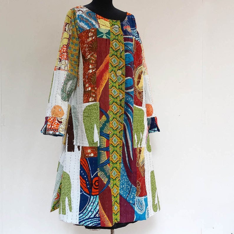 white and multicolored with elephant appliqu\u00e9 patterns Women/'s coat in gaudri cotton