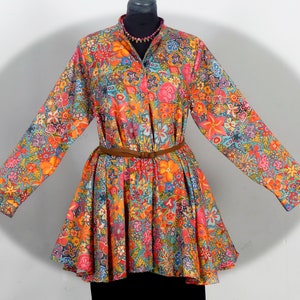 TUNIC SHIRT women&#39;s mid-length, large width at the bottom in turquoise cotton satin printed with multicolored flowers, long sleeves