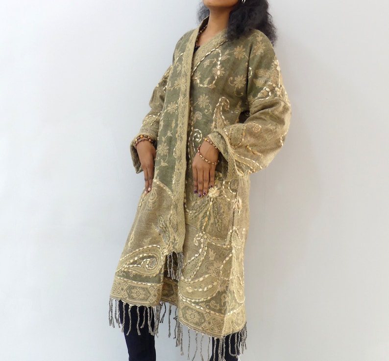 Short coat shawl with large kimono collar with superb traditional bronze and gray design