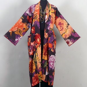 Casaco KIMONO LONGO Roupão de outono para homens ou mulheres de todos os tamanhos em algodão preto grosso com padrões florais forrados com algodão liso
