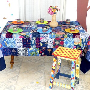 Rektangulär patchworkduk i blå flerfärgad bomull, fodrad med matchande enfärgad bomull och kantad med en 1 cm kant, blå bild 7