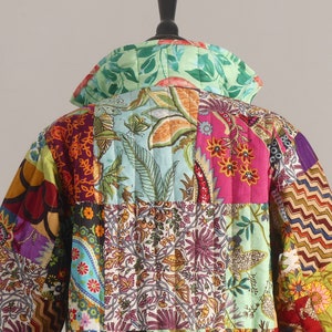 VESTE COURTE molletonnée Veste femme en patchwork de coton MULTICOLORE Veste doublée boutonnée sur le devant Veste mi-saison femme image 9