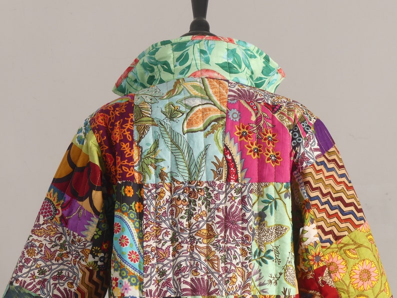 VESTE COURTE molletonnée Veste femme en patchwork de coton MULTICOLORE Veste doublée boutonnée sur le devant Veste mi-saison femme image 9