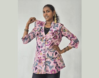 Bodice tunic shirt with three quarter sleeves in pink purple cotton printed with flower buttoned at the front and with ruffled collar and flared cut