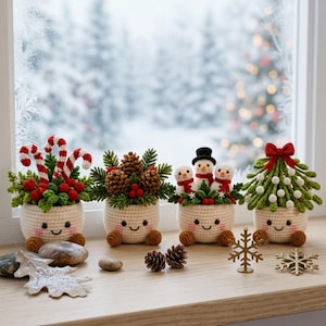 Personalized Crochet Christmas Plant in Pot, Custom Name Snowman Family Desk Decor, Cute Smiling Pot Xmas Ornament, Holiday Home Decor Gift